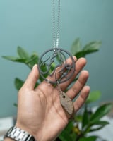 تعليقة سيارة بالاسم لون اسود