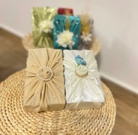 تغليف هدية قماش مخمل