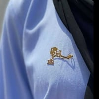 بروش تخرج 2025 بالاسم مطلي بالذهب