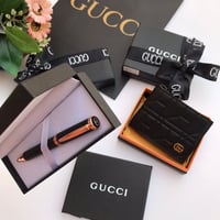 طقم هديه قلم ومحفظه ماركه قوتشي