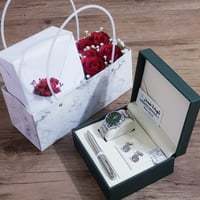 هديه رجاليه مع التغليف والورد