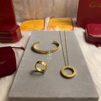 طقم هديه نسائيه كارتير