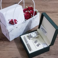 هديه رجاليه مع التغليف والورد