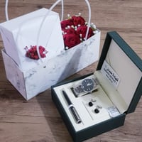 هديه رجاليه مع التغليف والورد