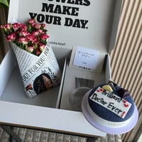 بوكس الكيك اني وداني مع الفازه مع الورد