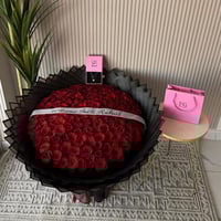 باقة ورد 100مع سلسال من اختيارك