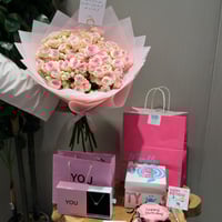 باقة ورد مع كيك و سلسال من اختيارك