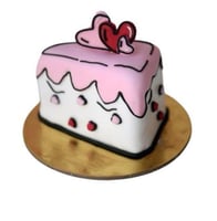 بوكس الورد مع الكيك و السلسال من اختيارك