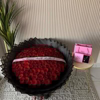 باقة ورد 100مع سلسال من اختيارك