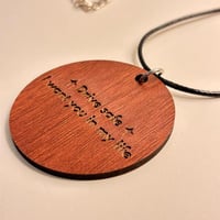 تعليقة او ميدالية خشبية