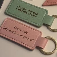 ميدالية جلد ( مقاس وسط )