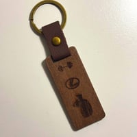 ميدالية خشبية انيقة لون غامق