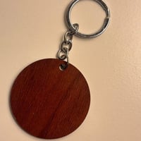 تعليقة او ميدالية خشبية