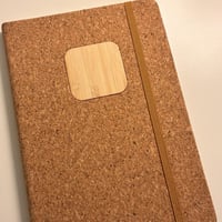 دفتر خشبي تصميم من اختيارك