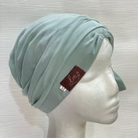 القبعه المبطنه - لون الباستيل الأخضر