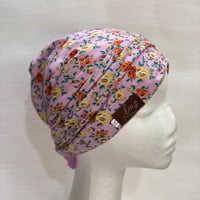 القبعه المبطنه - لون باستيل مزهر