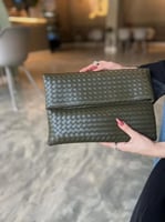 شنطة باوتش الجلدية