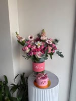 فازة سارة مع الكيك الكوري