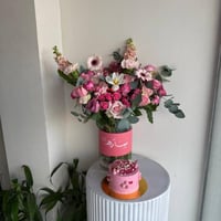 فازة سارة مع الكيك الكوري