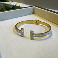 اسوارة زيركون ذهبي