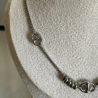 سلسلة أنيقة فضي