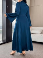 فستان نسائي ملفوف بأكمام واسعة وأنيقة