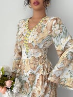 فستان نسائي أنيق بقصة مخصرة