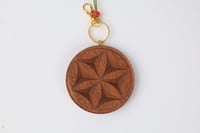 فواحة سيارة | زهرة اللوتس| اللون الأخضر