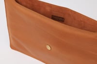 حقيبة ايباد | الرمال | اللون الجملي