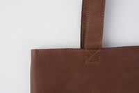 عسير حقيبة جلد - بني