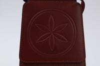 حقيبة جوال الرمال اللون العنابي