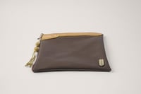 حقيبة | البشت الجلدية