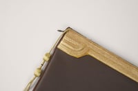 حقيبة | البشت الجلدية