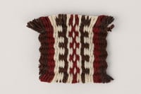 بروش أناقة السدو-اللون الأسود و الأحمر