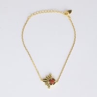 أأسوارة | الفريد | ذهبي بحجر أحمر داكن