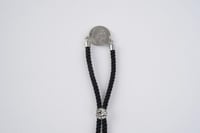 السوار الأسود الملكي