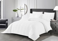 طقم مفرش 6 قطع كينج سايز - أبيض بتصميم هندسي مُطرز...