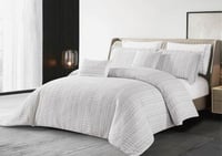 طقم مفرش فندقي فاخر 6 قطع - رمادي هادئ بخطوط ترابي...