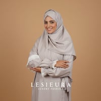 شرشف صلاه لحمي فاتح مع ابيض