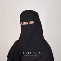 نقاب نص بخط مائل مع مقوى مع تبطين