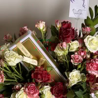 تشوكلت بستاني بتنسيق ورد ملون