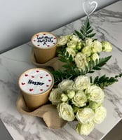 كوب كيك بديزاين من اختيارك مع ورد