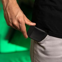 محفظة بطاقات باللون الأسود من تروف