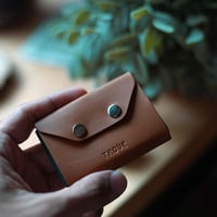 محفظة بطاقات الإصدار الثالث باللون الجملي و الأخضر...