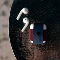 كفر اير بودز باللون الكحلي والعنابي من تروف