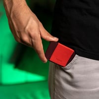 محفظة بطاقات باللون الأحمر و العنابي من تروف