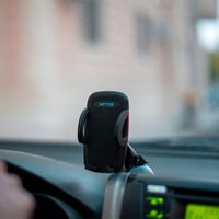 قاعدة للجوال على المكتب والسيارة من نيتزي