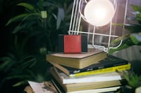 محفظة بطاقات باللون الأسود و الأحمر من تروف