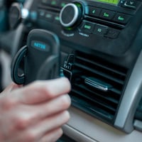 قاعدة للجوال على المكيف من نيتزي