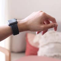 سوار ساعة ابل سيلكون اسود مقاس 38/40 من نيتزي